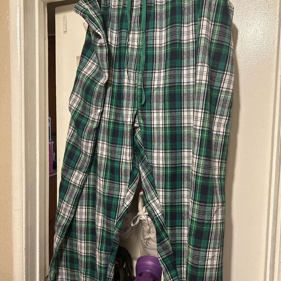 NWOT Green and White Plaid PJ Bottoms - Picture 3 of 7
